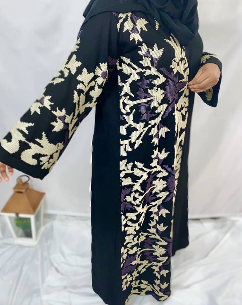 Zayna Abaya